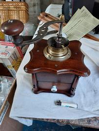 antiquariato antico macinino 