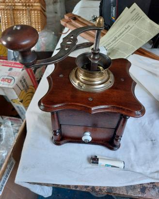 antiquariato antico macinino 