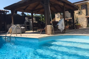 VILLA con piscina Via Carrafiello MAF693