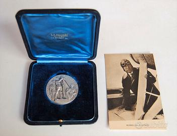 Lotto con medaglia x I' Decennale R.A. e foto Duce