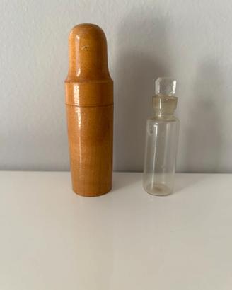 bottiglietta da farmacia o da profumo, con astucci