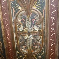 Pannello decorativo ricavato da una vecchia porta 