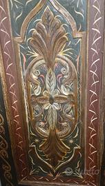 Pannello decorativo ricavato da una vecchia porta 