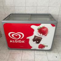 Frigo per gelati, congelatore.
