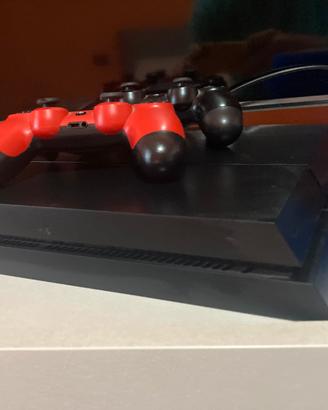 Ps4 500 gb piu due joistick originali e giochi