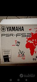 pianola Yamaha PSR-F52 con custodia 
