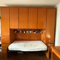 Cameretta completa con  scrivania e letto