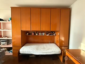 Cameretta completa con  scrivania e letto