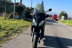 Yamaha X-Max 250
