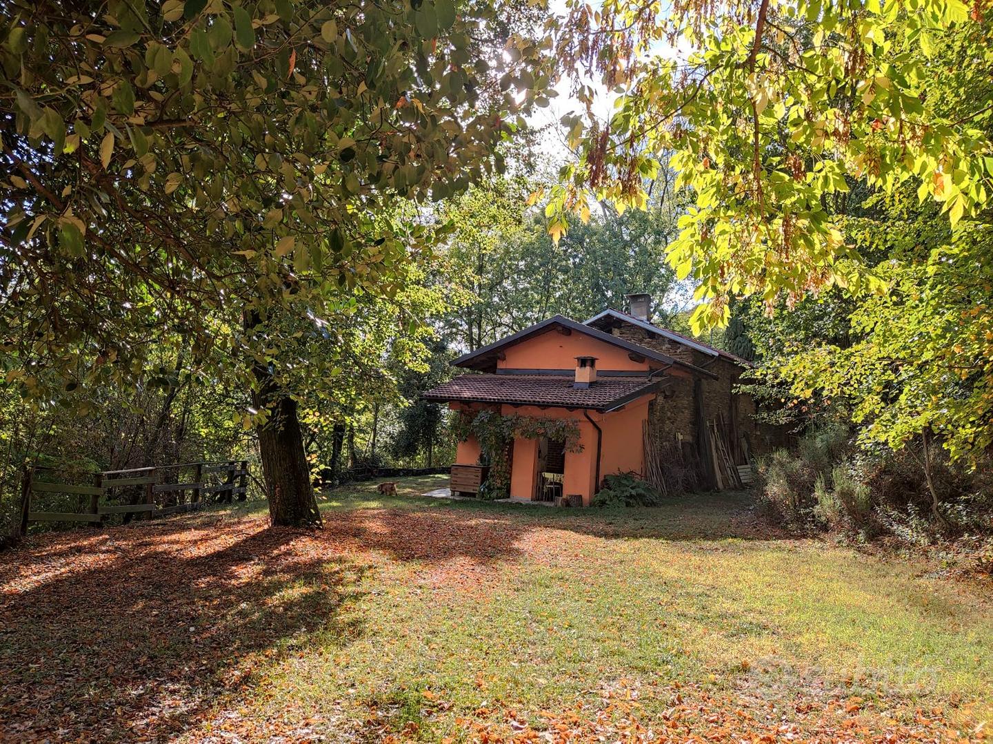 Rustico su 2 livelli con terreno boschivo - Vista 2