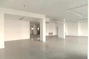 Ufficio open space con archivio