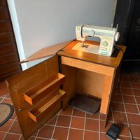 Macchina da cucire con mobile