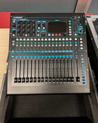 Allen & Heath Qu16 + Flight Case