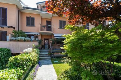 Villetta a schiera di 246 m² con 4 locali e box au
