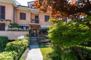 Villetta a schiera di 246 m² con 4 locali e box au