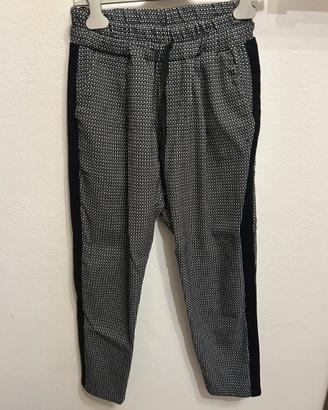 Pantaloni B.2