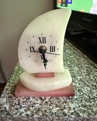 Orologio da tavola vintage artigianalmente.