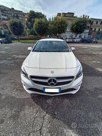 Auto Mercedes-Benz CLA 200-D Automatic SPORT