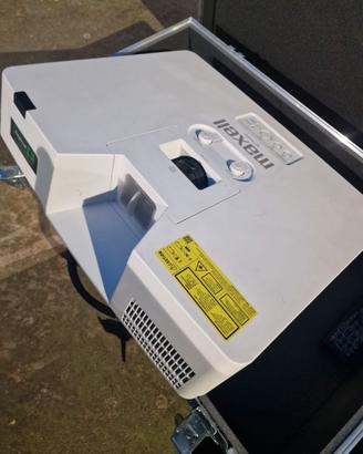 2 proiettori MAXELL LASER 6000