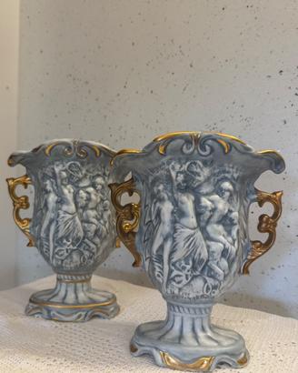 Coppia vasi R. Capodimonte porcellana bassorilievo