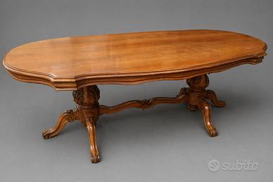 tavolo in stile classico