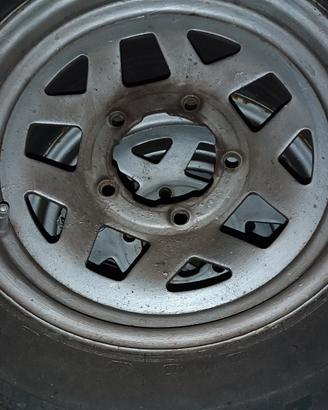 cerchi con gomme Suzuki Jimny 
