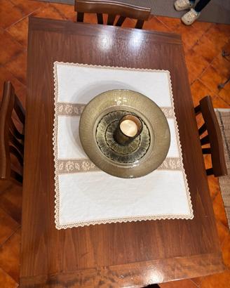 Tavolo da cucina in legno con sedie