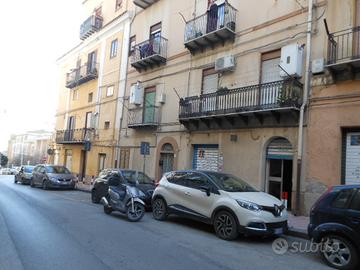 Locale con due aperture, prezzo trattabile