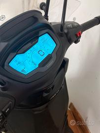 Beverly 400 Deep Black