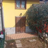 VILLA A SCHIERA A GEROSA IN VAL BREMBILLA