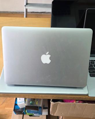 macbook air con entrambi sistema operativa ios/win