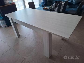 Tavolo allungabile effetto legno