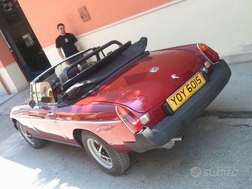 Auto copuè d’epoca MG b anno 1978