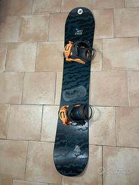 tavola da snowboard drake con attacchi