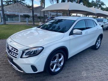 MERCEDES-BENZ GLA 200 d Automatic 4Matic Sport