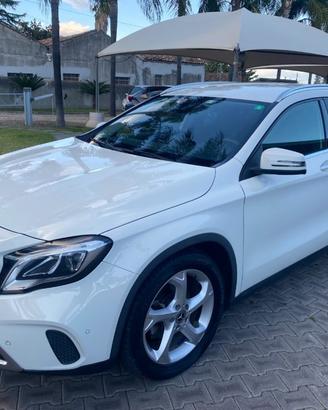 MERCEDES-BENZ GLA 200 d Automatic 4Matic Sport
