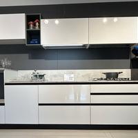 Cucina bianca gole nere