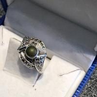 Antico anello in argento della nonna