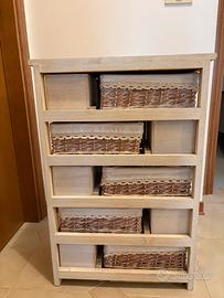 Cassettiera in legno e vimini