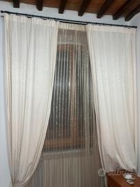 Due tende con bastoni