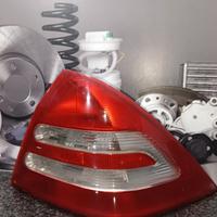 FANALE POSTERIORE DESTRO PER MERCEDES C. C 203