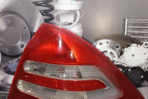 FANALE POSTERIORE DESTRO PER MERCEDES C. C 203