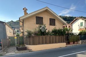 5 LOCALI A VALLECROSIA AL MARE