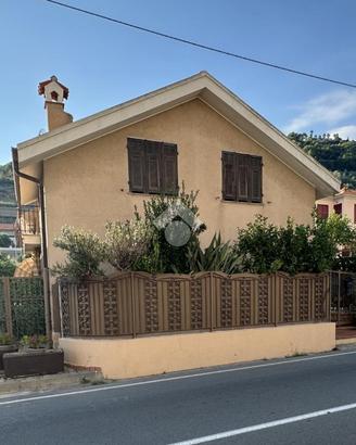 5 LOCALI A VALLECROSIA AL MARE
