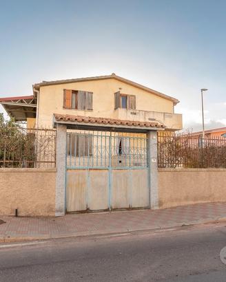 Villa indipendente con ampio giardino su 4 lati