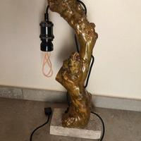 Lampada in legno fatta a mano