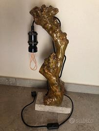 Lampada in legno fatta a mano
