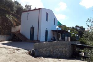 Terreno e fabbricati agrumeti oliveto