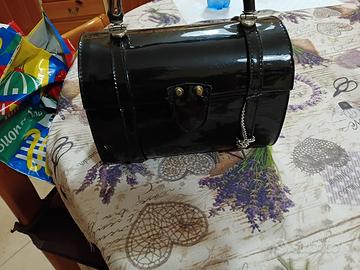 borsa vintage rigida nera lucida