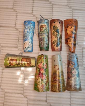 Tegole antiche decorate con tecnica del decoupage 